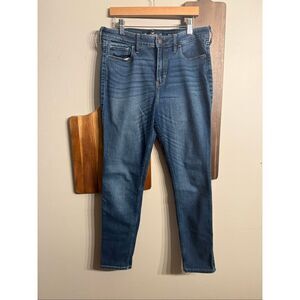 Hollister dark wash skinny jeans size 29